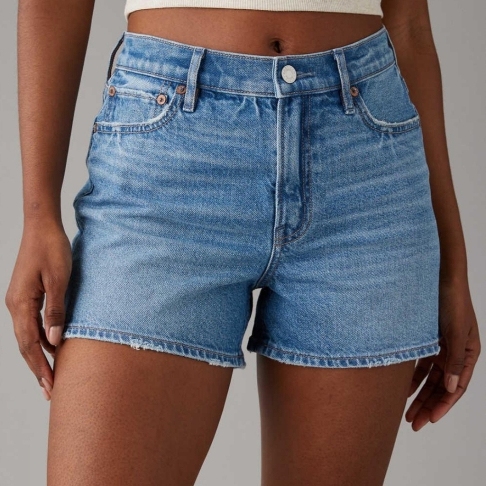 American Eagle Women’s Relaxed Denim Shorts Blue Size 4 High Rise Cutoff New.